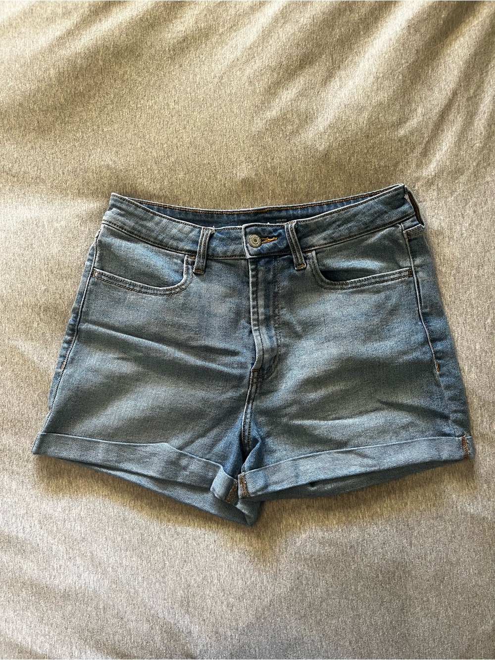 Old Navy Classic High-Rise Light Blue Denim Shorts - WOW Fit (Size 8)